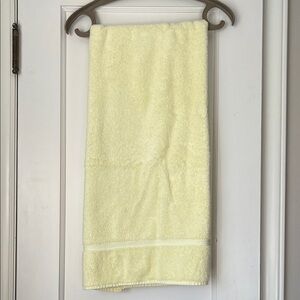 Vintage Lady Pepperell Imperial Yellow Bath Towel 100% Cotton Plush Mid Century
